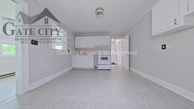 Building Photo - 914 Randolph St