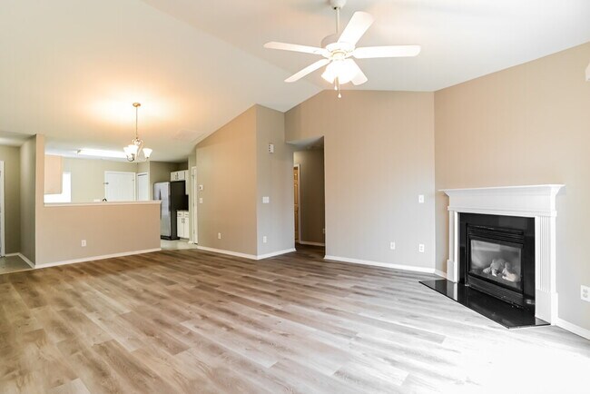 Building Photo - 3619 Larkhaven Village Dr