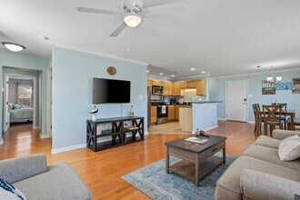 Building Photo - 2421 Beachview Dr