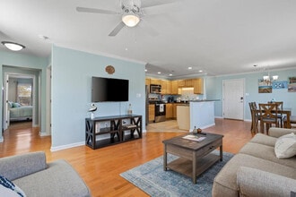 Building Photo - 2421 Beachview Dr