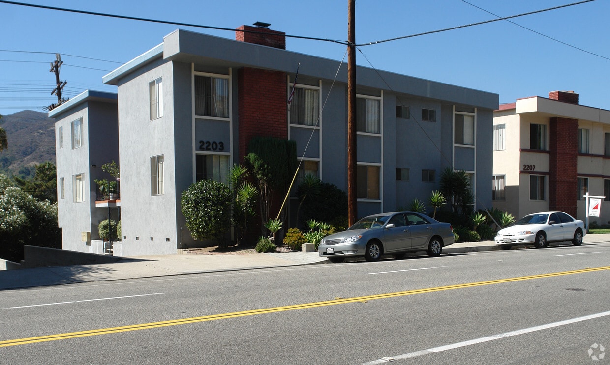 Primary Photo - 2203 N Verdugo Rd