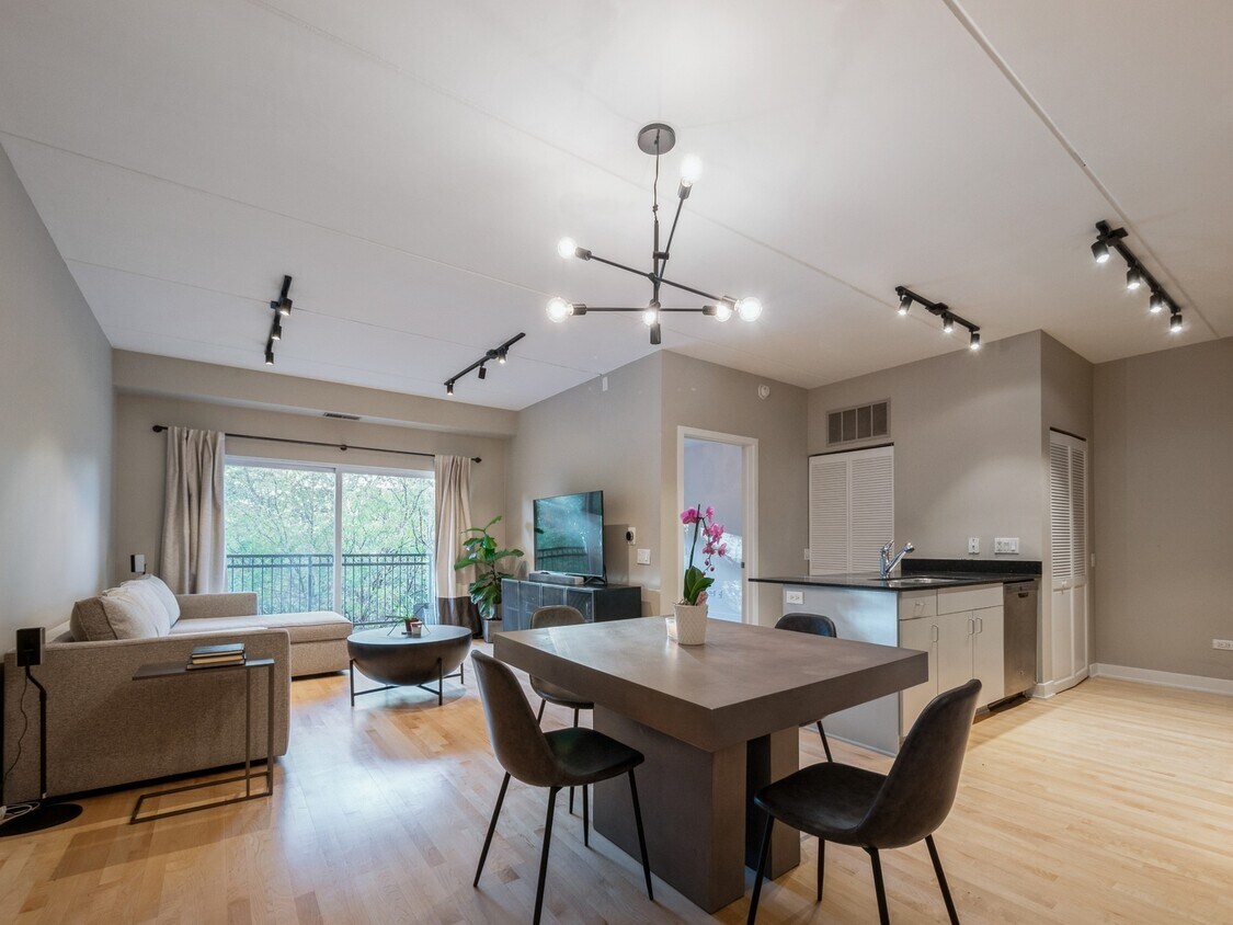 Foto principal - 4311 N Sheridan Rd