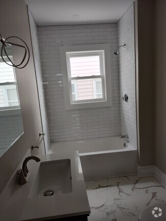 New Bathroom and Tub! - 949 maple street