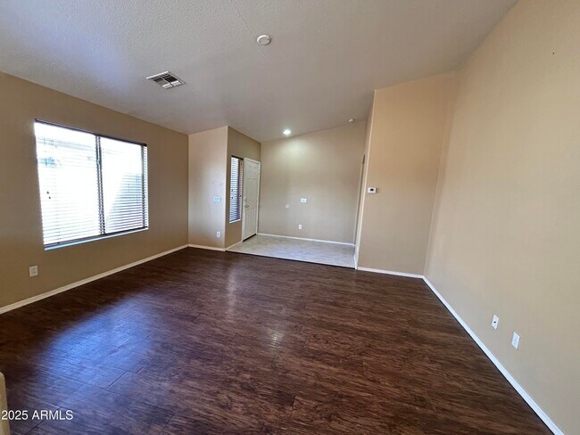 Foto del edificio - 12229 W Maricopa St
