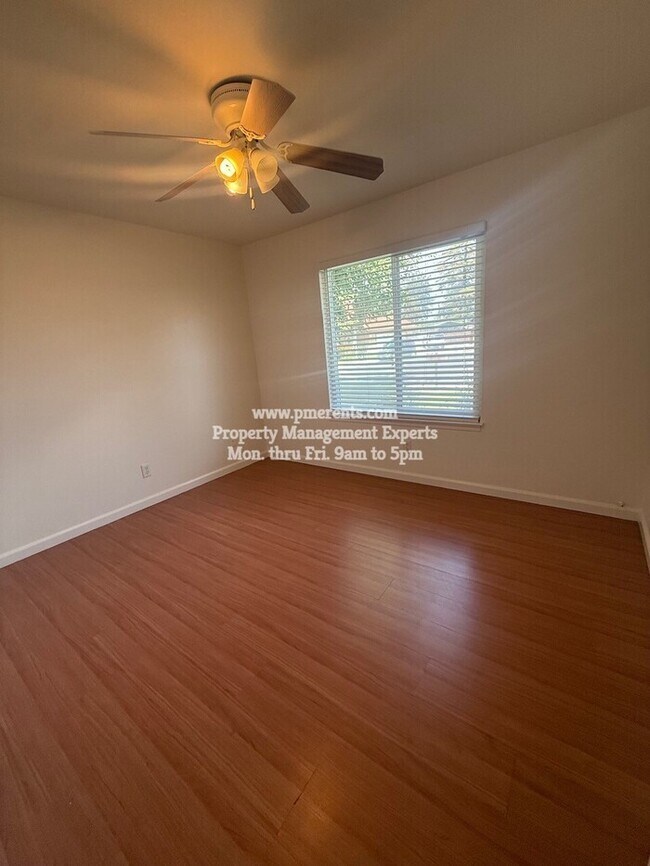 Foto del edificio - 2938 Hempstead Way