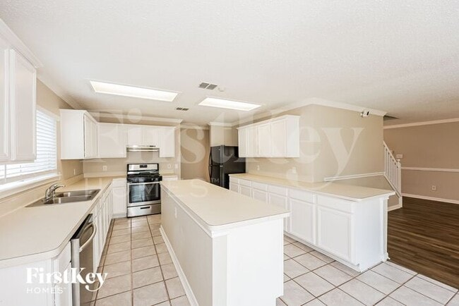 Building Photo - 301 Sunset Oaks Dr