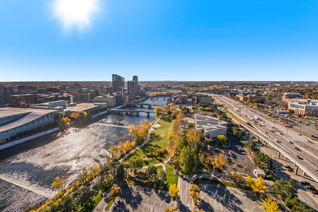 Foto del edificio - 335 Bridge St NW