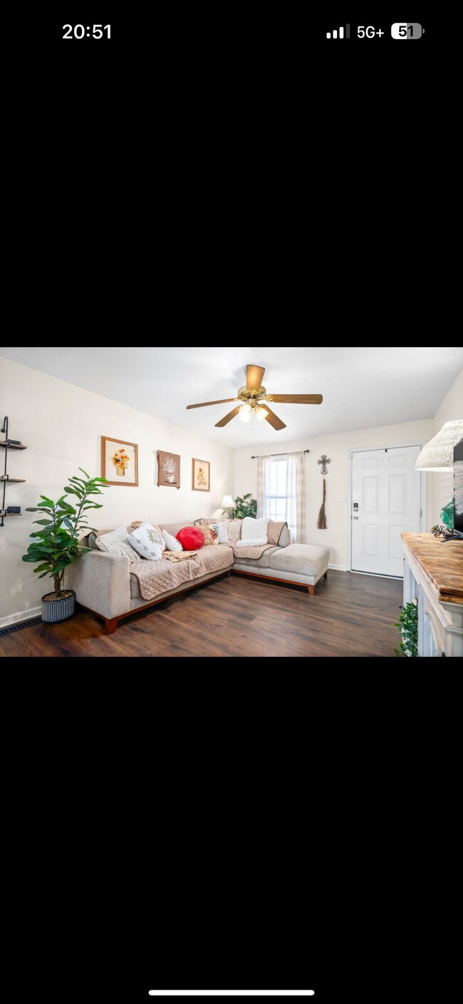 Foto del edificio - 1017 Bush Ave