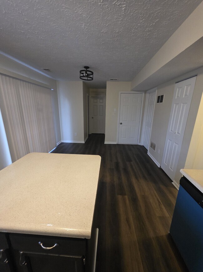 Foto del edificio - 4819 May Ridge Ln