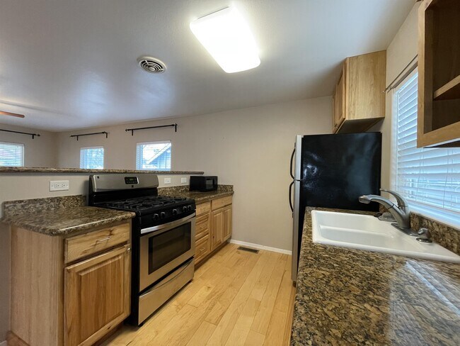 Foto del edificio - 570 E 19th St