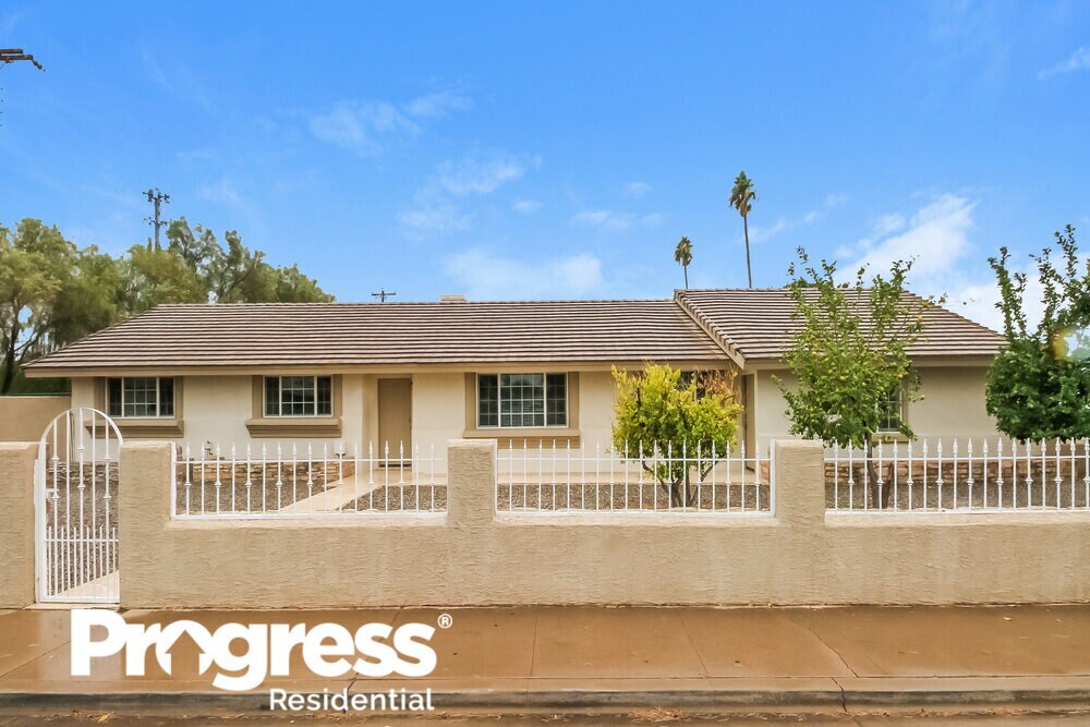 Primary Photo - 1127 E 8th Ave