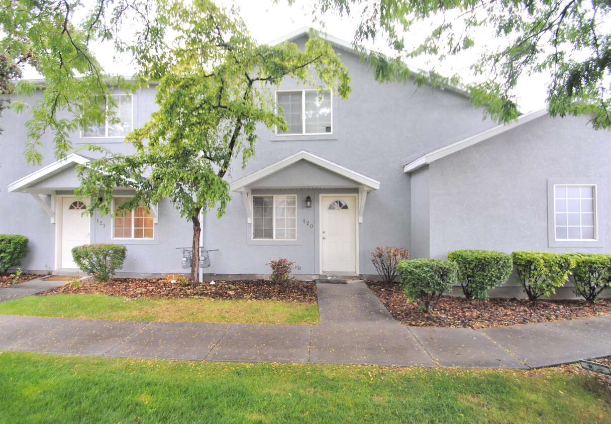 Primary Photo - 120 Penhurst Pl