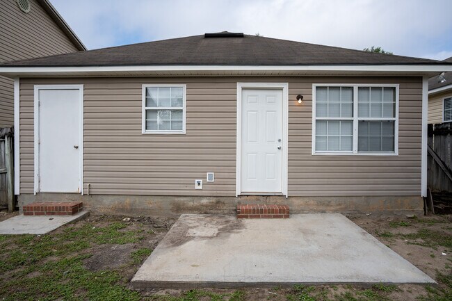 Building Photo - 1538 Woodard St