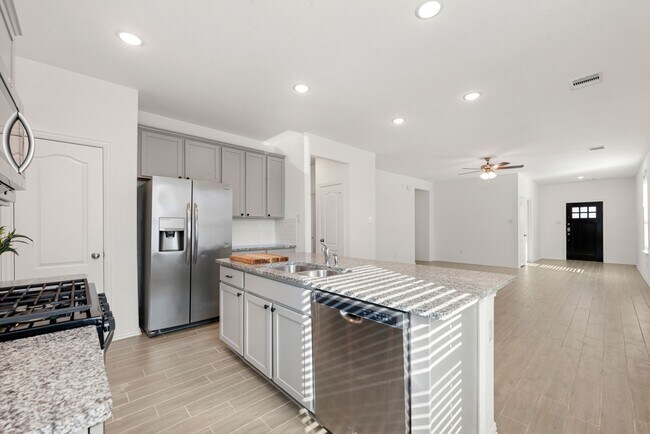 Building Photo - 31335 Horseshoe Meadow Bend Ln