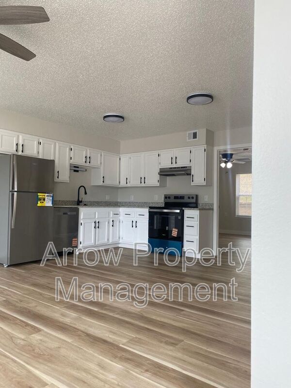 Foto del edificio - 1015 W 14-9