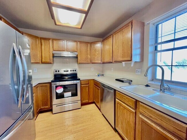 Foto del edificio - Great 2 Bed, 2.5 Bath 2-Story Condo in Pri...