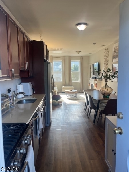 Building Photo - 144 Franklin St