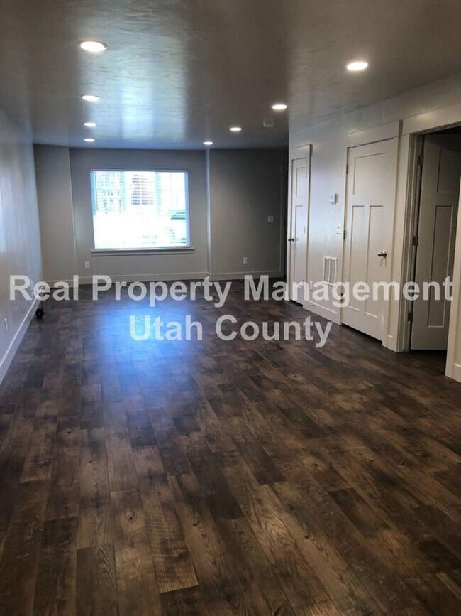 Foto del edificio - 189 610 S