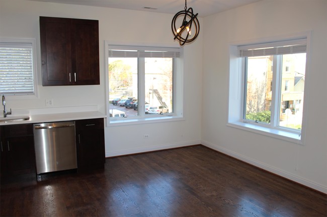 Building Photo - 725 W 34th St