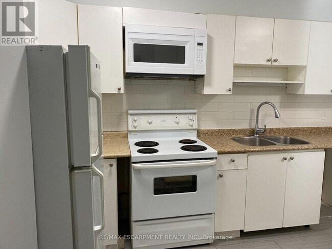Building Photo - 50 Mississauga Vly Blvd