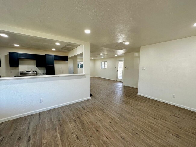 Foto del edificio - 412 Parkside Dr
