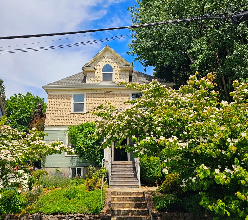 Foto principal - 309 NE Graham St