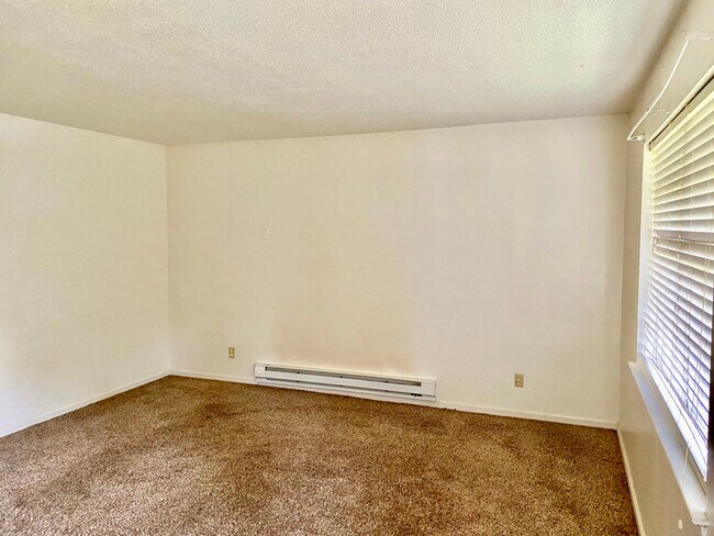 Building Photo - 2Bed/1Bath Duplex Off Bonny Oaks
