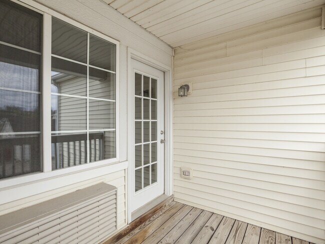 Building Photo - 521 Silverstone Dr