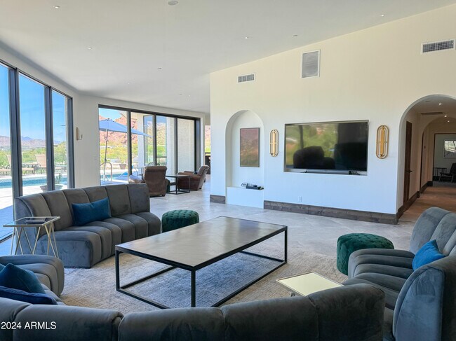 Building Photo - 5655 Camelback Canyon Dr