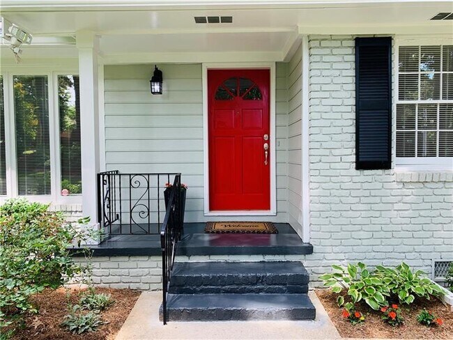 Building Photo - 3978 Chamblee Dunwoody Rd