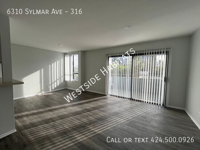 Foto del edificio - 6310 Sylmar Ave