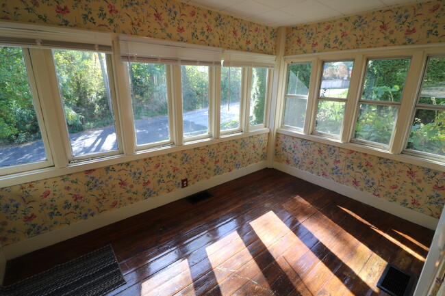 Foto del edificio - 1610 Summit Ln