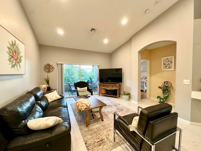 Foto del edificio - 6129 Heliconia Rd
