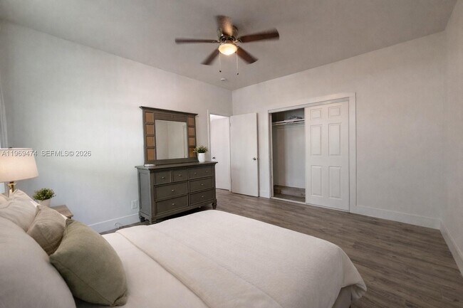 Foto del edificio - 7421 Carlyle Ave