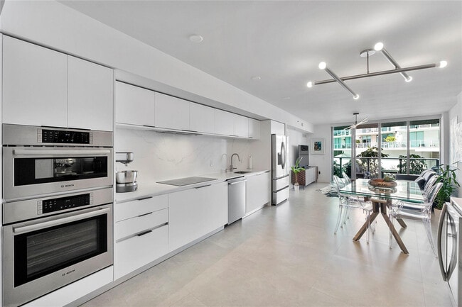 Foto del edificio - 6620 Indian Creek Dr