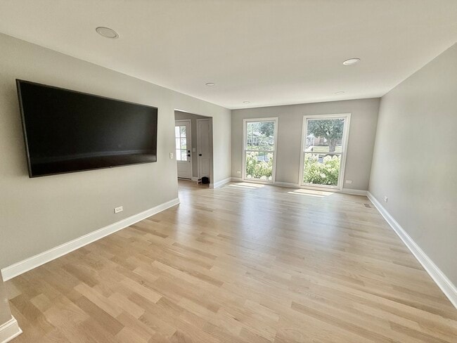 Foto del edificio - 1019 Thunderbird Ln