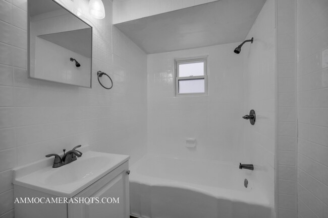 Foto del edificio - 3508 Sunnyside Ave