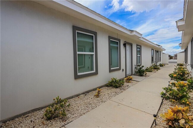 Building Photo - 913 W Sunset Valley St