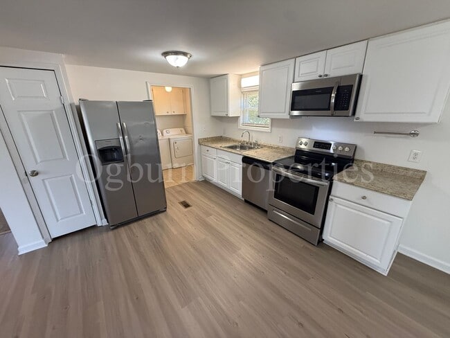 Foto del edificio - 4905 La Crest Ct