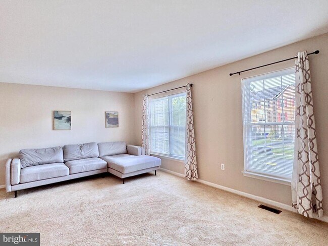Foto del edificio - 354 N Barrington Ct