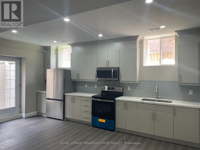 Building Photo - 20 Elverton Cres