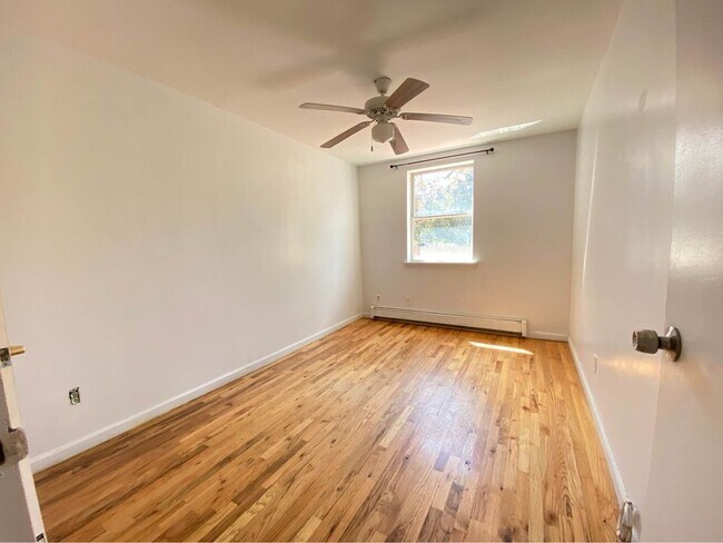 Building Photo - 1311 Intervale Ave