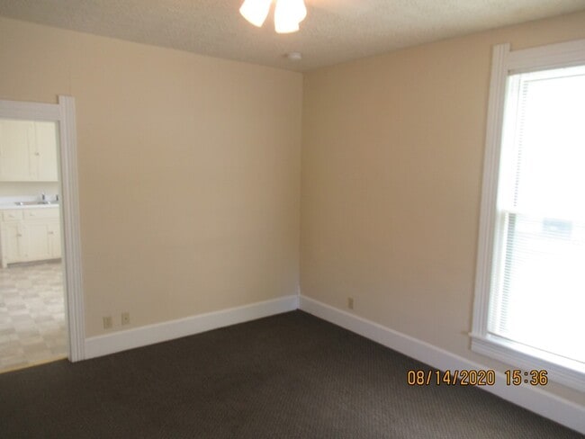 Foto del edificio - 320 E Cottage Grove Ave