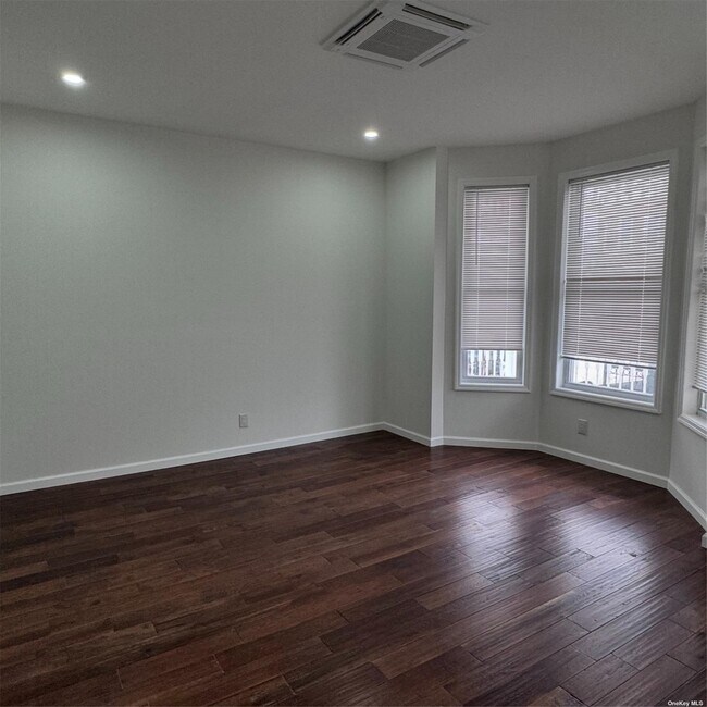 Foto del edificio - 88-36 77th St