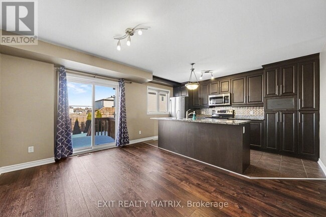 Building Photo - 72 Asselin St