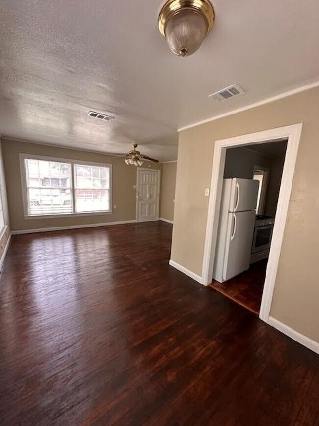 Building Photo - 3141 Reuter Ave