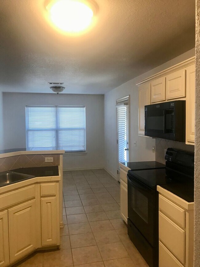 Building Photo - Beautiful home in West Fayetteville