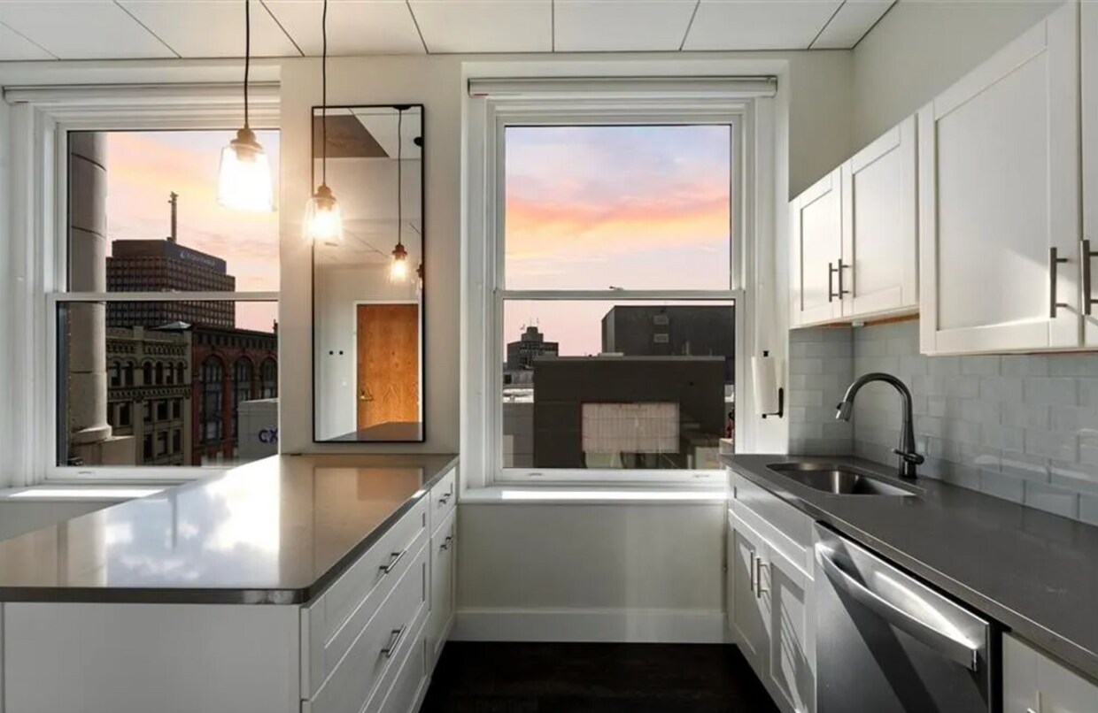 Foto principal - 108 W Jefferson St