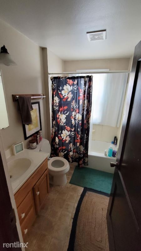 Foto del edificio - 5 br, 2 bath House - 608 8th Ave S