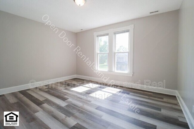 Building Photo - 340 W Dewald St